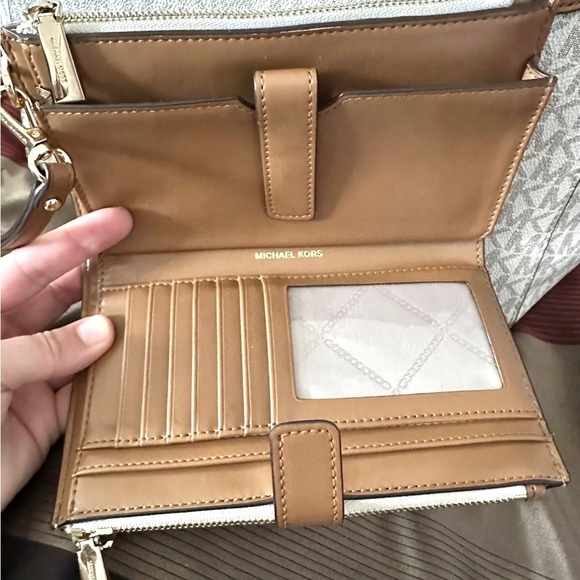 Michael Kors Signature Voyager East West Tote - Picture 2 of 11